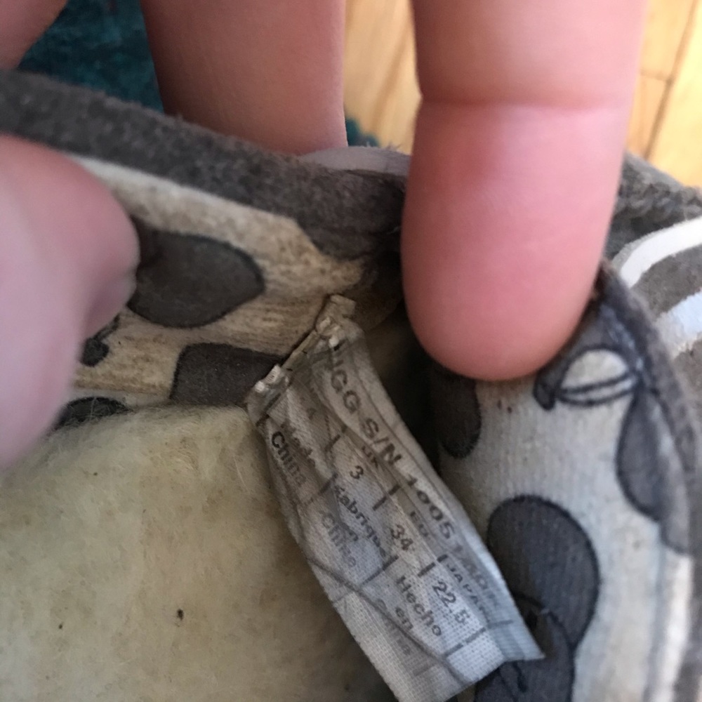 UGG Grey Elephant Dakota Slipper Moccasins - Picture 2 of 5